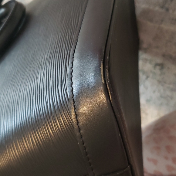 Louis Vuitton epi black alma - Picture 8 of 16